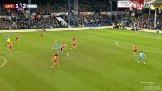 「驚いた！」橋岡大樹、爆速の強靭タックル→イングランド代表FWを吹っ飛ばした瞬間！ プレミアリーグ・デビュー戦の好守に現地と日本のファンが興奮「抑え方うますぎ」