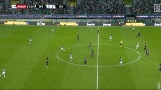 「変態キック！」「エグすぎる」スポルティング守田英正が美しすぎる“超絶ロングパス”を炸裂した瞬間　自陣センターサークル付近から高精度パス