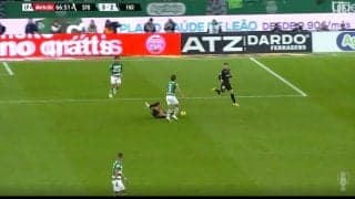 守田英正が“ずる賢いプレス”で相手を潰す！吹っ飛ばして悶絶転倒させた瞬間　素早い危機察知能力で攻撃の潰した“マリーシア”守備