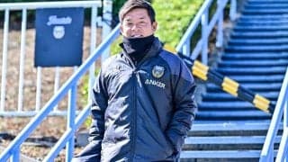 「まさか鬼さんまで雪かきするとは思わなかった…」J1川崎の練習場も雪まみれで、鬼木監督自ら雪かき実施！「関東めっちゃ雪降ってる」「可愛すぎて朝から元気出た♡」の声