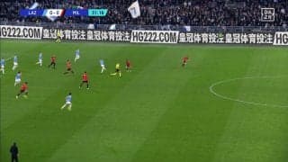 「邪魔だ！」鎌田大地ライバルが審判にブチギレ！ 速攻チャンスをレフェリーに“連続ブロック”で潰された悲劇の一部始終…「可哀想」「不運すぎる」などファン同情