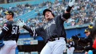 本塁打王3度の実力は錆びつかず　ソフトバンク・山川穂高がロッテ開幕投手の小島から豪快な一発