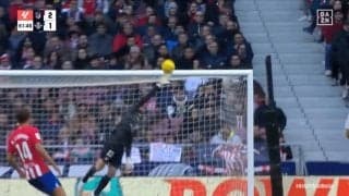 「お手本のようなミドル」「それはゴラッソすぎる」GKの手も届かない神コースにズドン！ 難攻不落の\"要塞\"メトロポリターノを黙らせるベティスMFのゴラッソに闘将・シメオネも脱帽