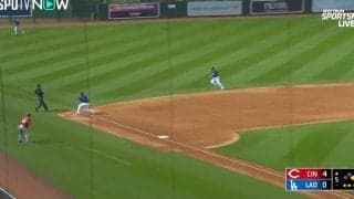 守備下手って言ったヤツ出てこい！「宮本慎也じゃん」「エラー多いだけで下手じゃない」リーグワースト失策のドジャース三塁手・マンシーが“超絶美技”を炸裂した瞬間