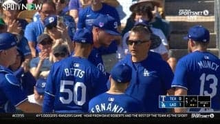 どれだけタフなんだ 担架で運ばれるレベルの強烈打球が腹部を直撃 それでも立ち上がる投手に球場大歓声