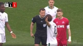 審判ブチギレ！「お前、ちょっと来い」「俺に意見するな」 抗議にメンチ切り→問答無用でイエローカードを突きつけた瞬間　7枚のカードが飛び交う荒れ試合に