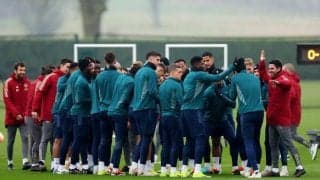 アーセナル冨安健洋がついに練習合流！　チームが作った花道での手荒い歓迎に笑み