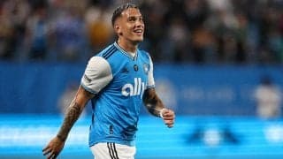 「なんて美しい光景」「最高にカッコいい」キックオフ前にとんでもない優しい世界…極寒の中エスコートキッズを気遣う選手たちの行為に称賛の嵐「敬意を表する」