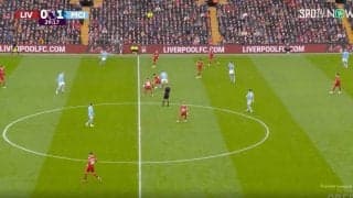 「やりたい放題だな！」「強くなりすぎ」リバプール遠藤航が痛恨のパスミス→爆速“強烈タックル”でボール奪い返す瞬間　マンCの心臓を完封する自作自演ディフェンス