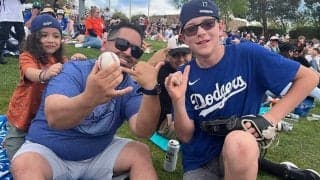 大谷HR球をあっさりプレゼント　衝撃2号の裏で感動のファン交流「将来のド軍選手に」