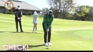 「飛ばないアプローチ」で攻めたい場合は、56度を短く持ってハンドレイトで構える