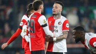 GKも完全に騙された！？上田綺世も所属するフェイエノールト、じゃんけんを活用したトリックFKが見事に成功も、監督は不満げ