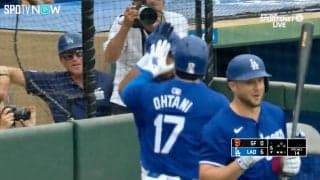 大谷翔平、驚愕アーチ直後の笑顔に“ほっこり” チームメートとハイタッチする姿に「ニコ谷さん！」「いい雰囲気！」