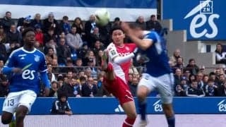 「演技すんな」「嘘はいかん」南野拓実、危機一髪！ハイキック緊急停止→相手DFがシミュレーションで大袈裟に痛がった決定的シーン…あわやヨーロッパ初のレッドカード