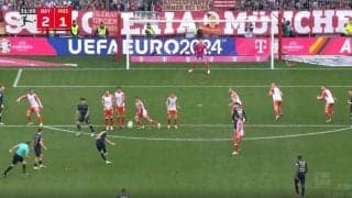 GKが頭を殴りまくってブチギレ！「怖っ…」「ムカついたんだな」選手の壁をブチ抜く“爆速フリーキック”が炸裂した瞬間　世界最高の守護神もイラついた一撃