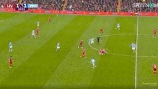 「褒められてる！」「スゴいな…」あの大レジェンドも大絶賛！リバプール遠藤航が捨て身の“殺人タックル”を炸裂した瞬間　90分間フルで潰しまくる圧巻パフォーマンス