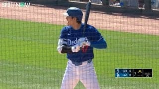 どこ見てんだよ…大谷翔平も「ヘイ！」ベッツがまさかのよそ見で牽制タッチアウトの瞬間