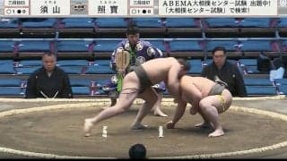 全力でつっかけてしまった結果、力士の巨体が“ふわり”浮きあがる珍事「これはまずいw」「落ち着いて」立ち合い3度合わずファンもドキドキ