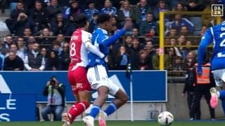 「イエローじゃないだろ！」南野拓実、今季初の警告は誤審だった？ 痛恨トラップミスから後方ホールド→相手FWのダイブにも見えた疑惑のシーン…頭を抱えて抗議