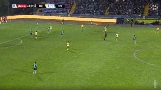 「天才かよ！」「そこ通す？」スポルディング守田英正が40メートル級の“低弾道レーザーパス”を炸裂した瞬間　高精度ピンポイントキックにスタジアム騒然