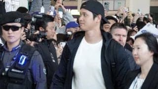 大谷翔平、“妻”と「おそろコーデ」で韓国到着　空港大歓声…日米韓の報道陣70人以上集結