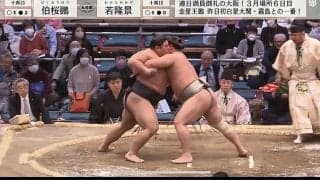 「十両の取組とは思えない」元大関候補と令和の怪物の激突は異様な盛り上がり…！超ハイレベルな一戦に「すげー当たりw」「粘りがすごい」と騒然