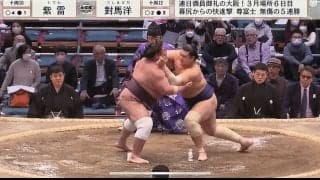 力士の“珍しい負け方”に館内騒然…発生確率0.1%の勝負結果アナウンスで視聴者も困惑「どうした」