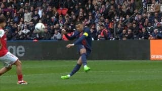 「こっっっわ！！」キング・エンバペ、スタジアムの空気を一変させる一撃！位置取り、精度、すべてが完璧な強烈弾丸シュート炸裂の瞬間「打ちぬくまでが段違い」