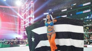 “鬼滅大好き”人気女子レスラー、奇抜すぎるファッションでセコンドにつく珍光景 ヘッドホン着用の大胆さも「すごくクールだ」SNSで話題に