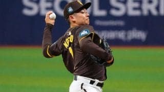 松井裕樹、タティスJr.の好守で無失点リリーフ　拍手で出迎え、韓国ファンも喝采