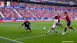 「魔法だ」「ファンタジスタや」“トルコのメッシ”が放ったスーパーロングシュートに世界中が驚愕！ 相手ファンも感嘆した美しい放物線ショットの瞬間「選ばれし者」