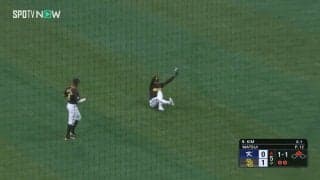 ただ捕るだけじゃつまらない！タティスJr.が見せたプラチナ守備 バンザイスライディングキャッチに韓国ファンも大歓声