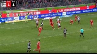 突然ジャンプして回転した…！ ボルシアMG板倉滉が“ド迫力オーバーヘッド”を炸裂した瞬間　試合終了間際に“ボランチ板倉”が放った一撃にスタジアム騒然