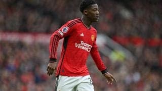 「遠藤がチンチンにされとる」遠藤＆英代表DFを軽く翻弄！ユナイテッドMFメイヌーの圧巻突破に驚きの声が続出「これで18歳はヤバすぎる！」