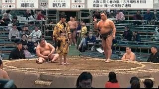 「飛んだ」力士の軽やかで大胆な“奇襲”炸裂に場内どよめき「こういうの見たかった」「エンターテイナーだよ」驚きの展開に称賛の声