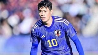 「なんて親孝行なんだ！」圧巻ハット鈴木唯人の家族が試合後に“握手攻め”に遭う！「チームメイトが挨拶に来てくれるのは嬉しいよねー」「楽しそうでなにより」の声