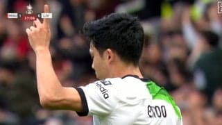 リバプール遠藤航が「ノーノーノー！」 え、何ミリ…？VAR判定でゴールを取り消されて“無言の抗議”をする瞬間　“幻の同点弾”にファンも悲鳴「VARいらねえ」「ありえない…」