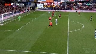 「ベッカムかよ」「レベチだ」完全ノールックの神アシストに脚光！ リヴァプールやアーセナルが注目する“10番”が才能爆発の瞬間「よく見えてたな」