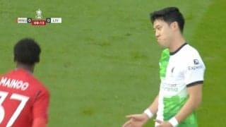 「怖すぎる…」リバプール遠藤航がぶっ潰して笑った！ 爆速スピードで“必殺・鬼プレス”→余裕で吹っ飛ばした瞬間　鋭い危機察知でカウンター潰し