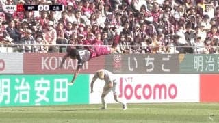 スタジアム騒然！神戸・山川哲史が空中戦の大ジャンプから“逆さま落下”であわや大怪我の超危険シーン　ファウル判定には「競ってないやん」「酷過ぎる」意見が分かれる