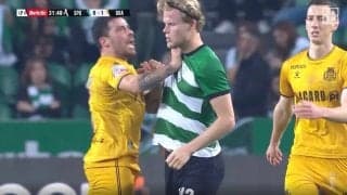 てめえ、ふざけんなよ！ ほぼ殴り合いの大乱闘が発生！ 激しい掴み合いが激化→ブチギレて胸ぐらをど突く瞬間　両者“一発退場レベル”のガチ喧嘩勃発