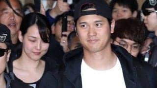 真美子夫人を紹介…大谷翔平の「手の添え方が素敵」　さりげない“気遣い”が「よすぎる」