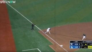 ウソだろ… 守備に期待してなくてゴメンね！まさかの横っ飛び→“超絶スローイング”が炸裂した瞬間　ドジャース“強打の三塁手”のガッツ系ファインプレーにスタジアム騒然