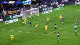 日本代表落選でも…鎌田大地は「やっぱりずば抜けて上手い」魅惑のステップで敵２人を翻弄→絶妙ラストパスでアシスト未遂の一部始終！ 新監督の下で復活に期待だ