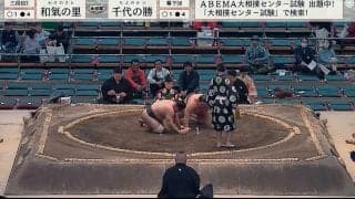 ぜえぜえ…激しく呼吸を乱す両力士に「酸欠か？」「大丈夫？」と心配の声 同時に土俵へ倒れ込み「満身創痍…」館内どよめき