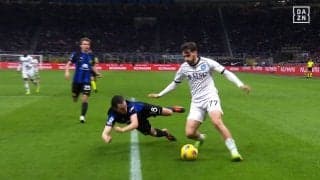 顔面ブロックも怖くない！ 決死の“人間ロケットディフェンス”が炸裂した一部始終 ギリギリでPK献上も回避したイタリア代表DFの好プレーが話題「滑って止めた」「よく避けた」