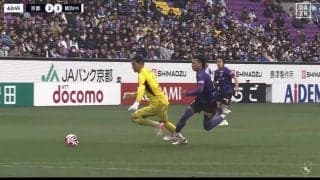 「これでドグソ？」「交錯はしてない」スタジアム騒然、横浜GK“はやすぎる飛び出し”で一発レッド退場！この試合2回目のDOGSOにファンも困惑「飛び出す必要あった？」「やらかしたな」