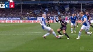 「誰が止められる？」「なんで取られないんだ…」 もはや意味不明すぎる“天才的ドリブル”が炸裂した瞬間　バイエルンの天才アタッカーの変態的ボールコントロール