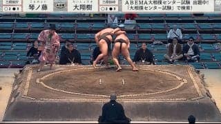 力士との激突を瞬時に避ける土俵下の行司 素早い動きに視聴者注目「被弾避けるの早！」「スタコラ逃げたw」