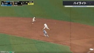一体、何が起こった？「何やってんだよ！」「ありえねえ…」 不運すぎるアクシデントが襲った瞬間　平凡なゴロ→余裕で捕球したのにボールが後ろに消える
